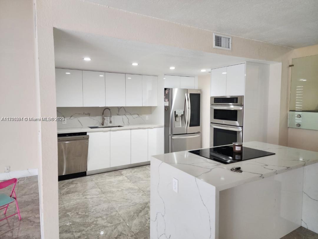 Rental Property at 11130 N Lakeview Dr, Pembroke Pines, Miami-Dade County, Florida - Bedrooms: 3 
Bathrooms: 3  - $3,300 MO.