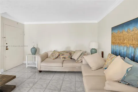 496 NW 165th St Rd Unit D-616, Miami, FL 33169 - MLS#: A11614973
