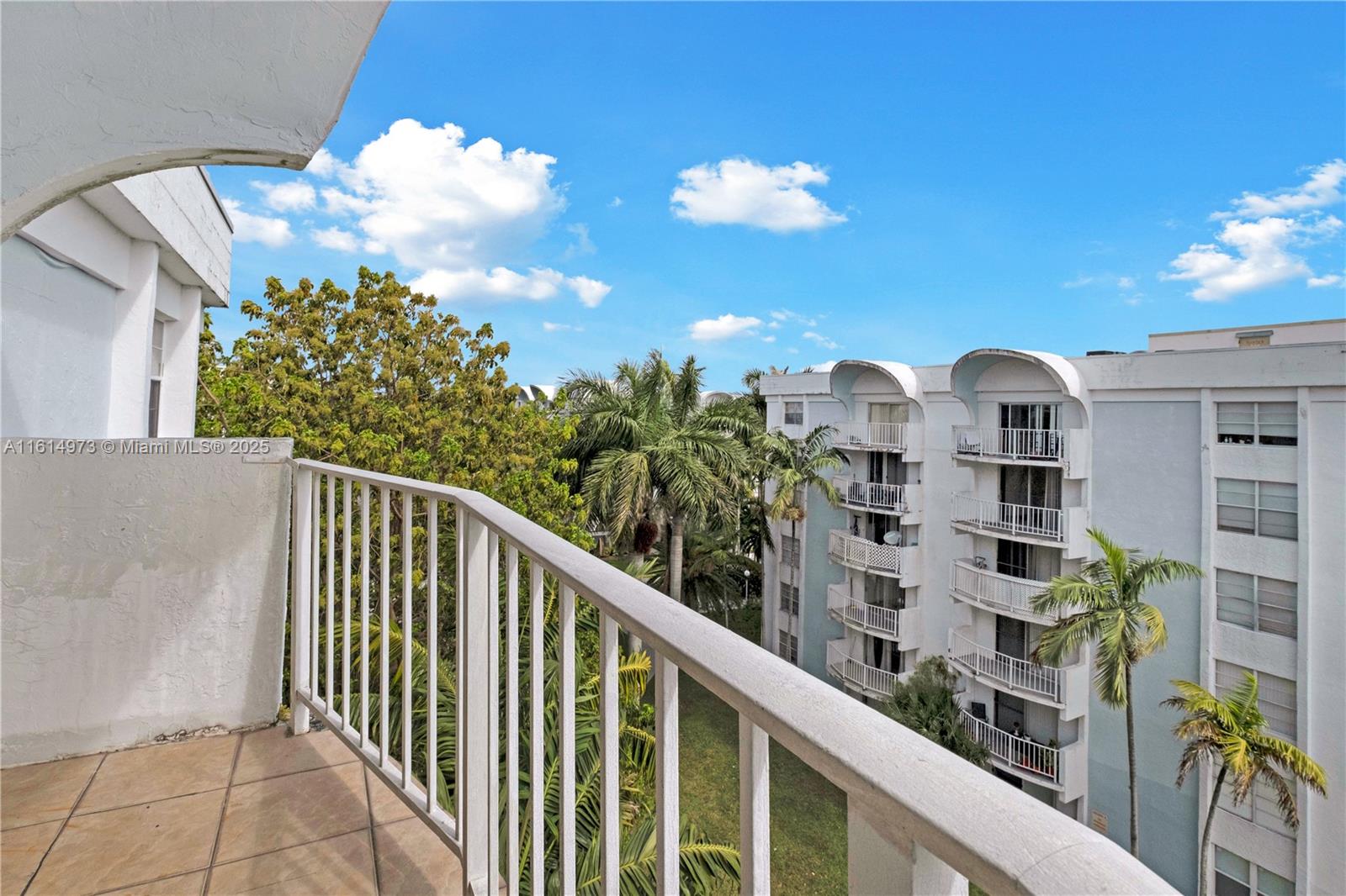 MONTECARLO CONDO - Residential