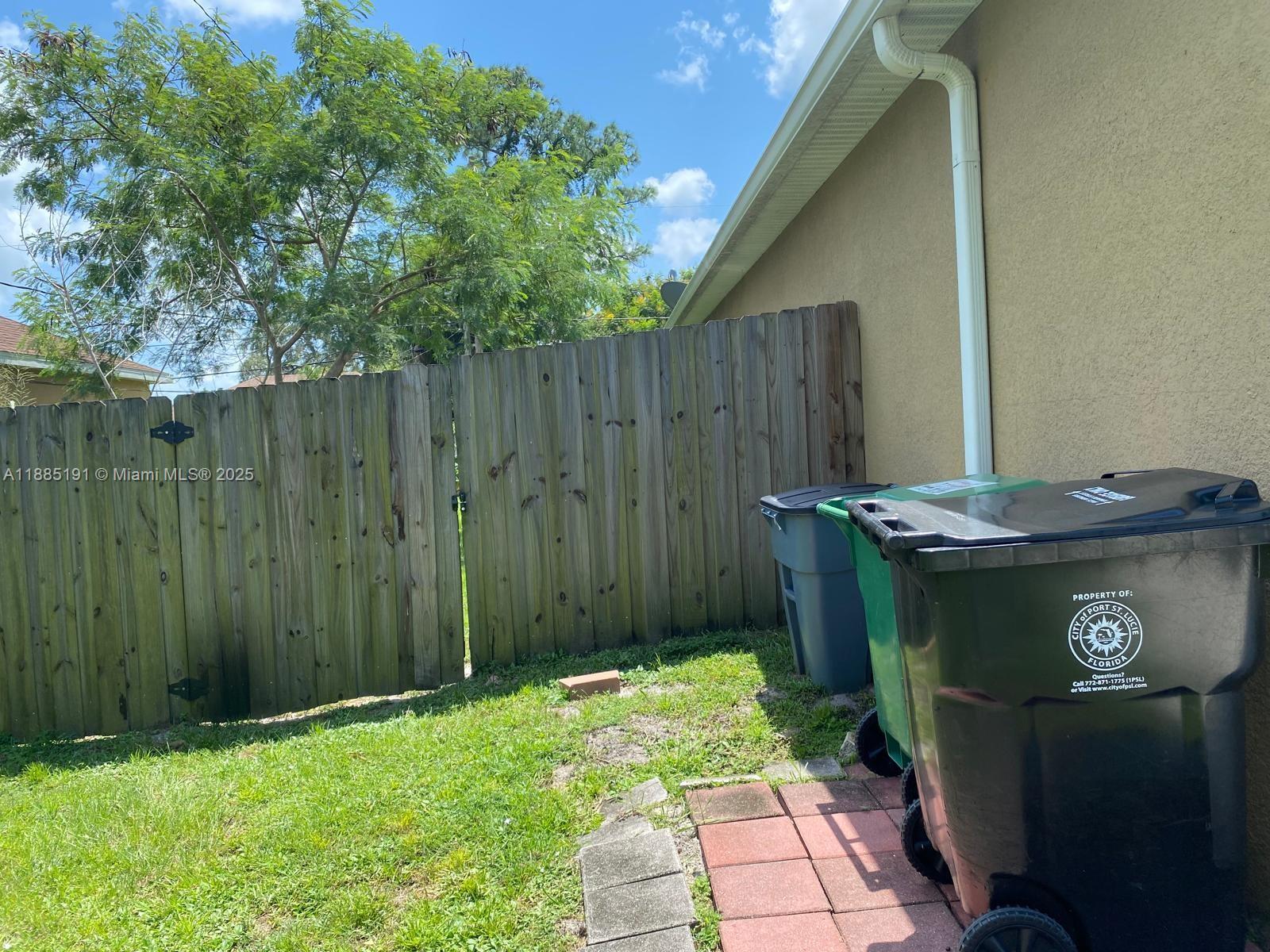 PORT ST LUCIE SECTION 8 - Residential