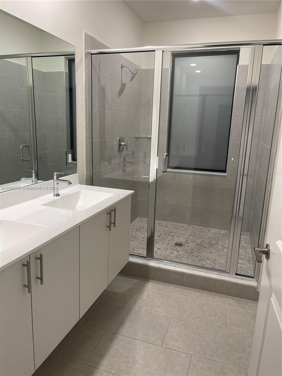 URBANA AT DORAL - Residential
