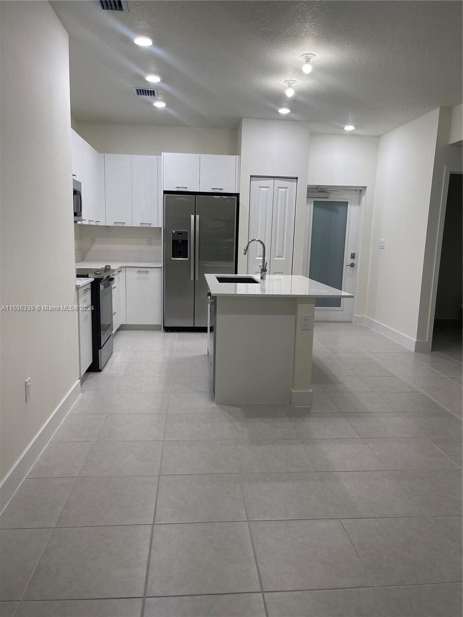 URBANA AT DORAL - Residential