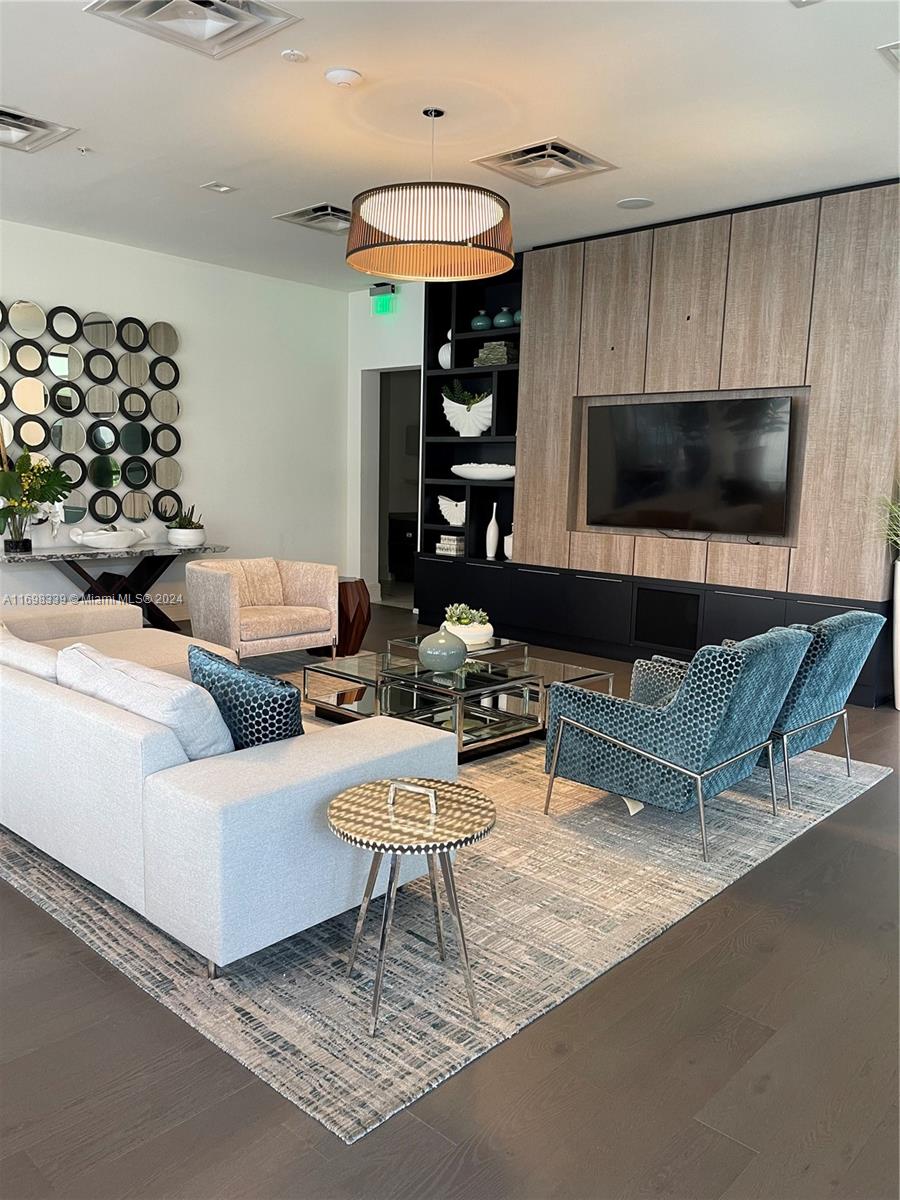URBANA AT DORAL - Residential