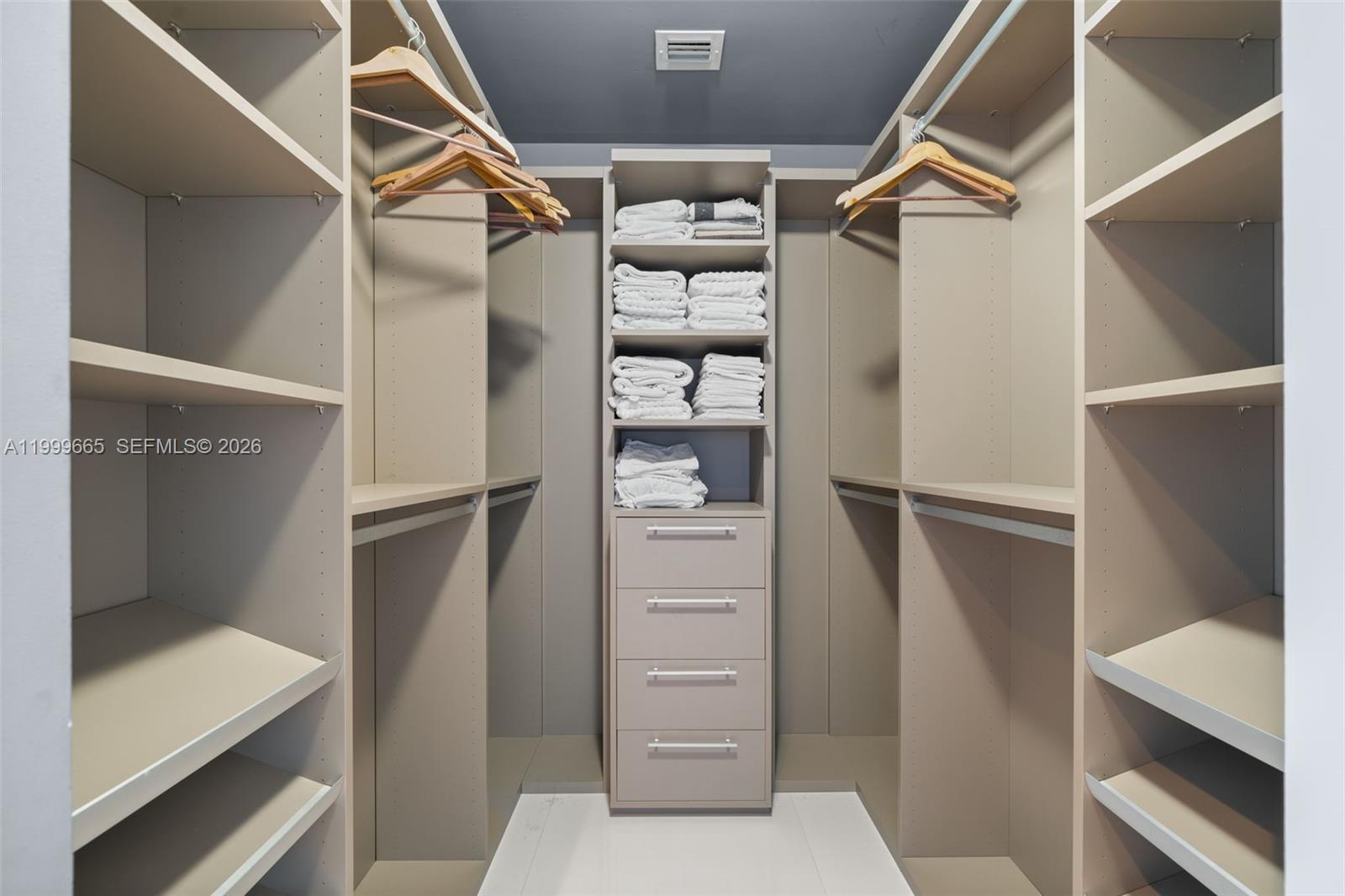 PARAISO BAYVIEWS CONDO - Residential