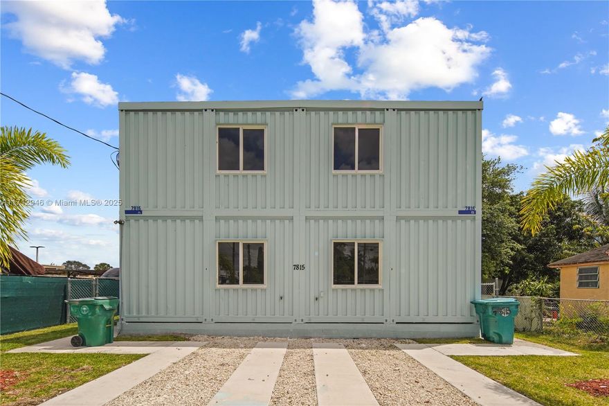 NEW DUPLEX  5 BEDROOM 3.5 BATH 2 STORY. CENTRALLY LOCATED. STAINLESS STEEL APPLIANCES IN KITCHEN WOOD CABINETS AND GRANITE COUNTER TOPS. LARGE PATIO. SECTION 8 WELCOME.