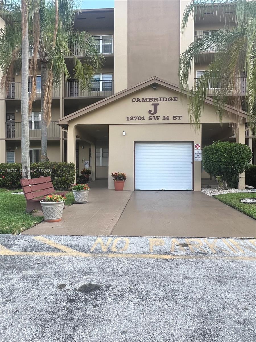 CAMBRIDGE AT CENTURY VILL - Residential