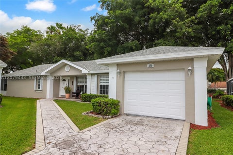 Photo of 590 SE 19th Dr, Homestead, FL 33033 (MLS # A12079443)