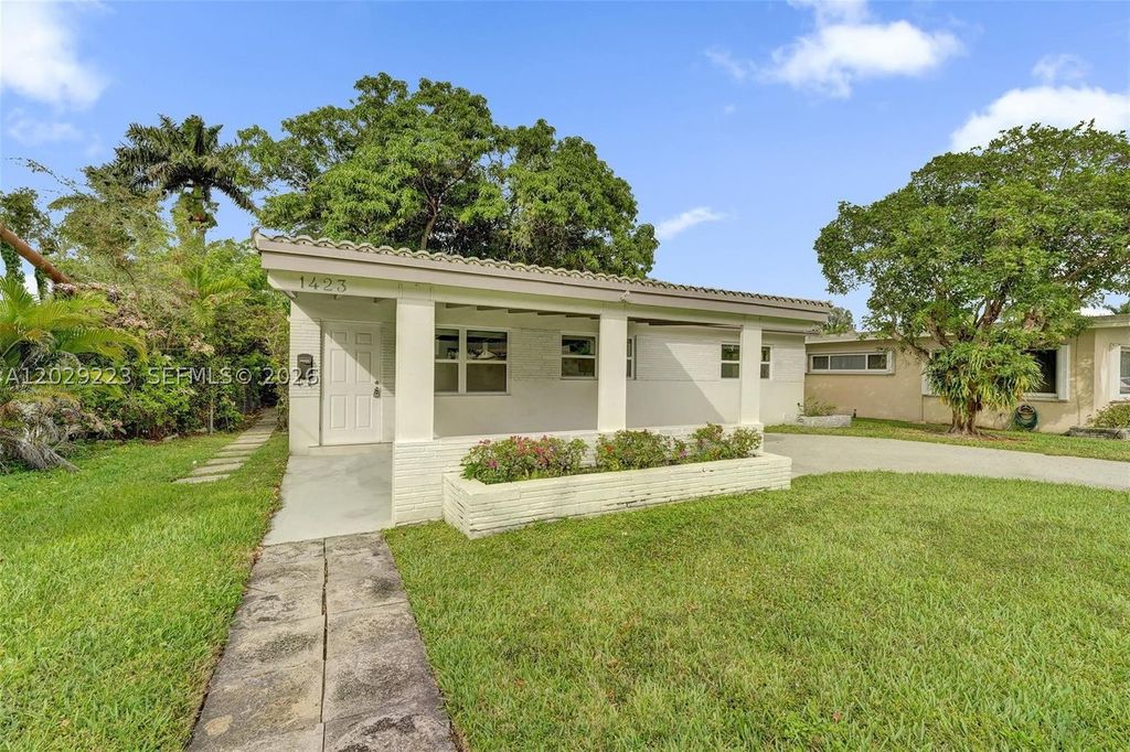 Photo of 1423 Garfield St, Hollywood, FL 33020 (MLS # A12029223)