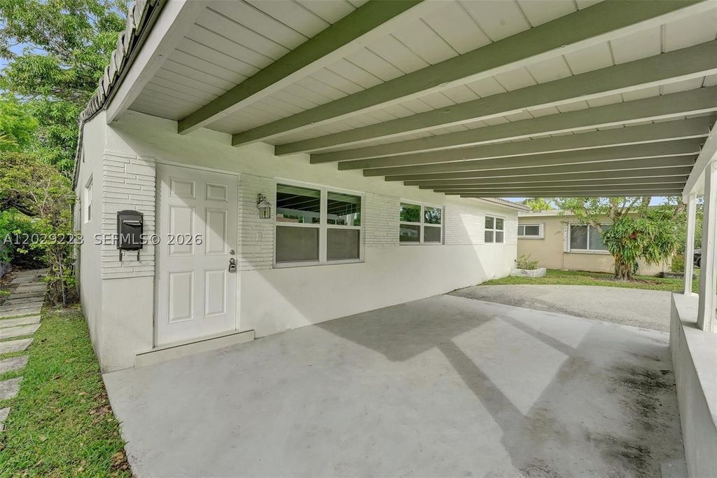 Photo of 1423 Garfield St, Hollywood, FL 33020 (MLS # A12029223)