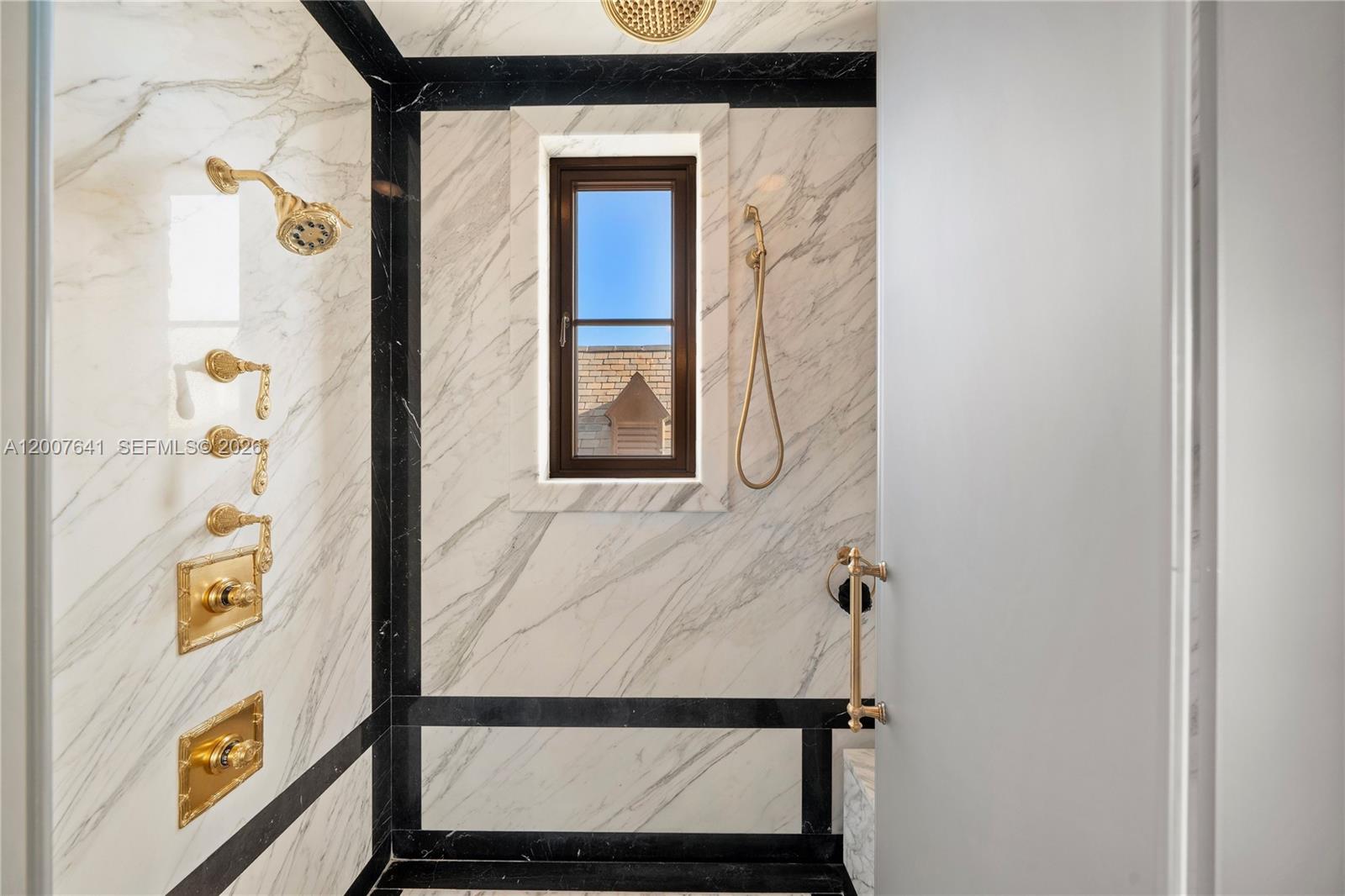 Lakt Thonotossasa - Residential