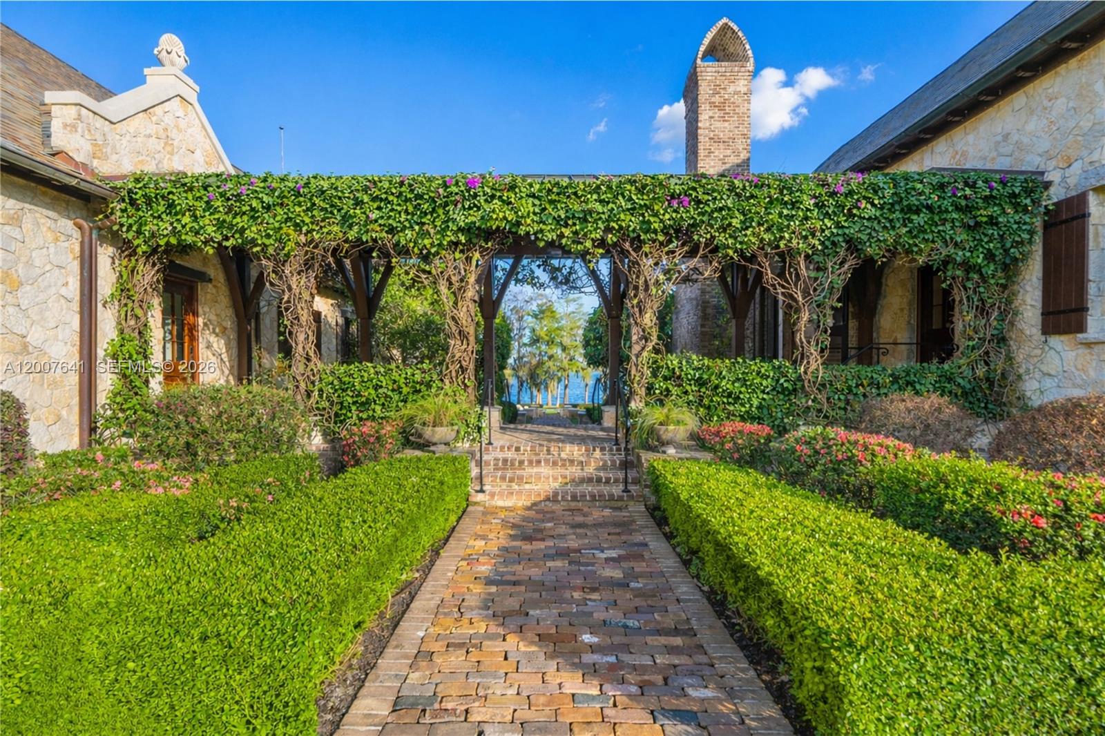 Lakt Thonotossasa - Residential