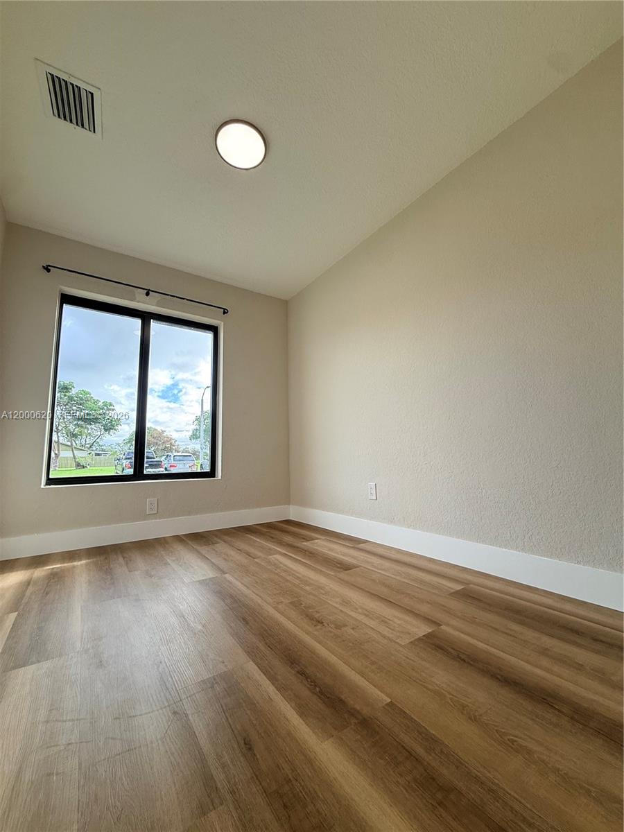 DEVON-AIRE VILLAS SEC 3 - Residential