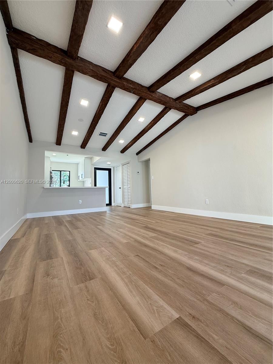 DEVON-AIRE VILLAS SEC 3 - Residential