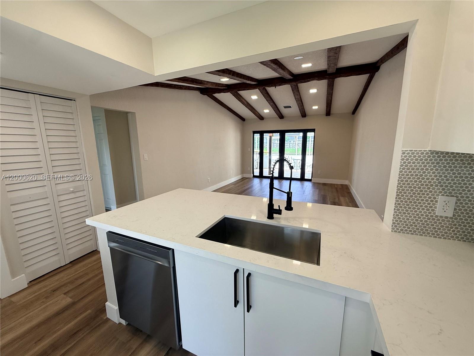 DEVON-AIRE VILLAS SEC 3 - Residential