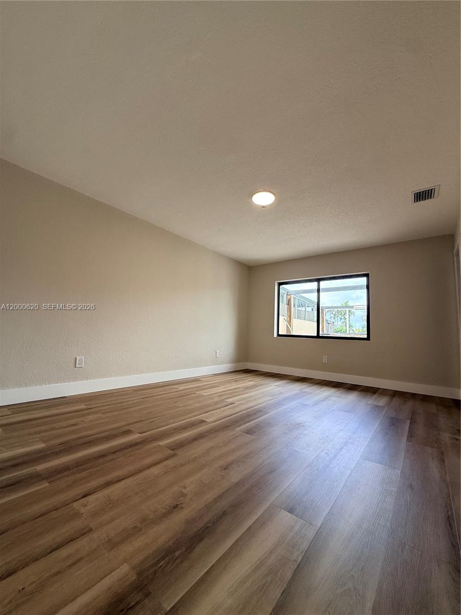 DEVON-AIRE VILLAS SEC 3 - Residential