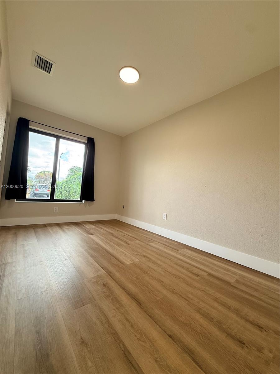 DEVON-AIRE VILLAS SEC 3 - Residential