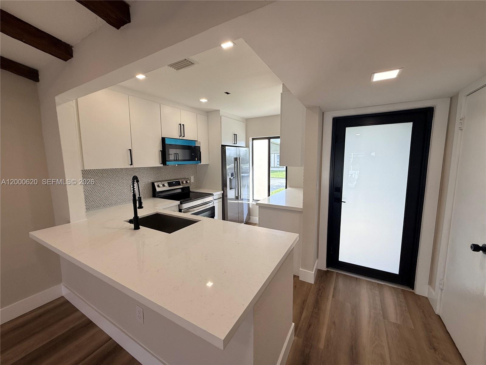 DEVON-AIRE VILLAS SEC 3 - Residential