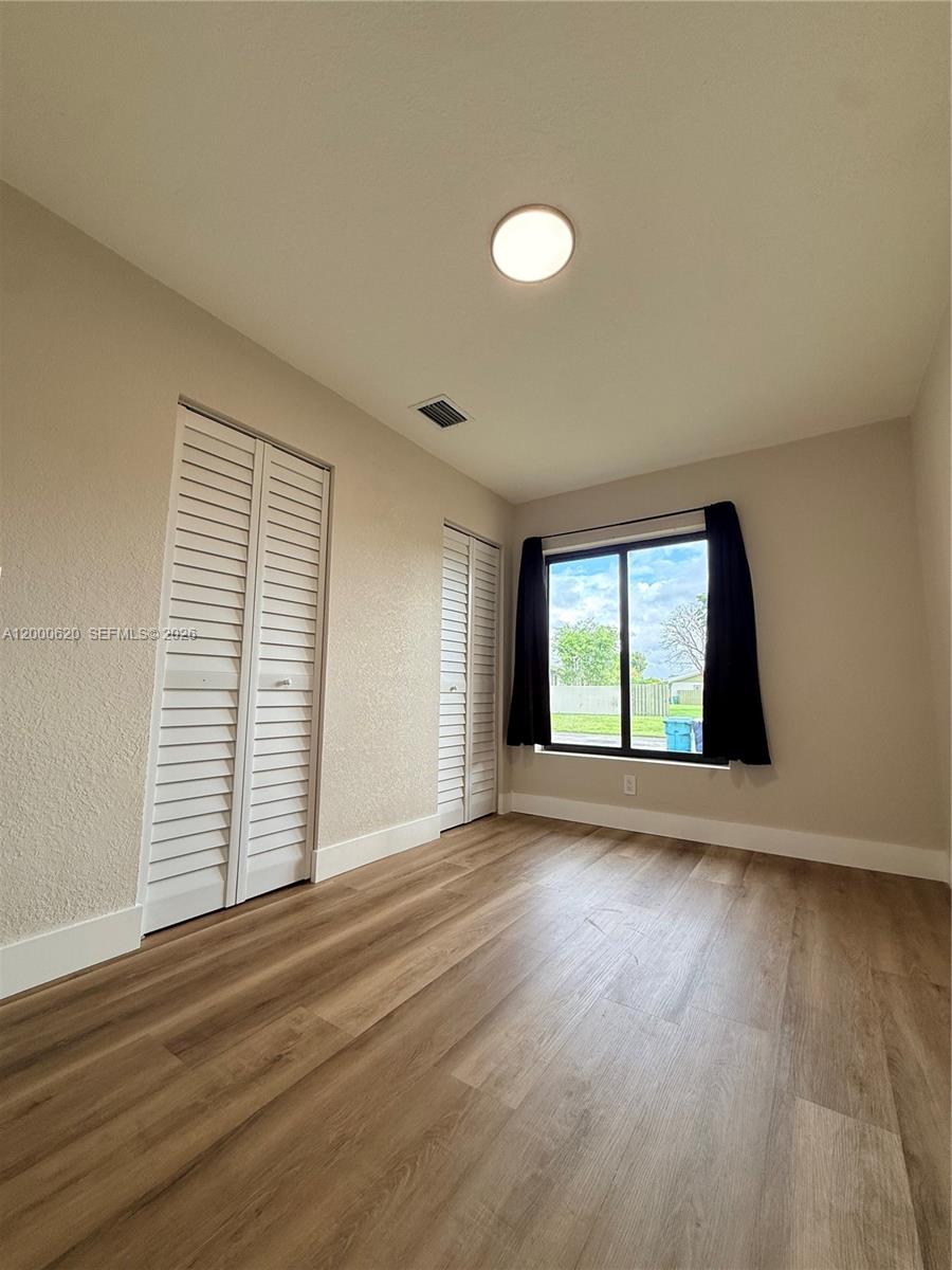 DEVON-AIRE VILLAS SEC 3 - Residential