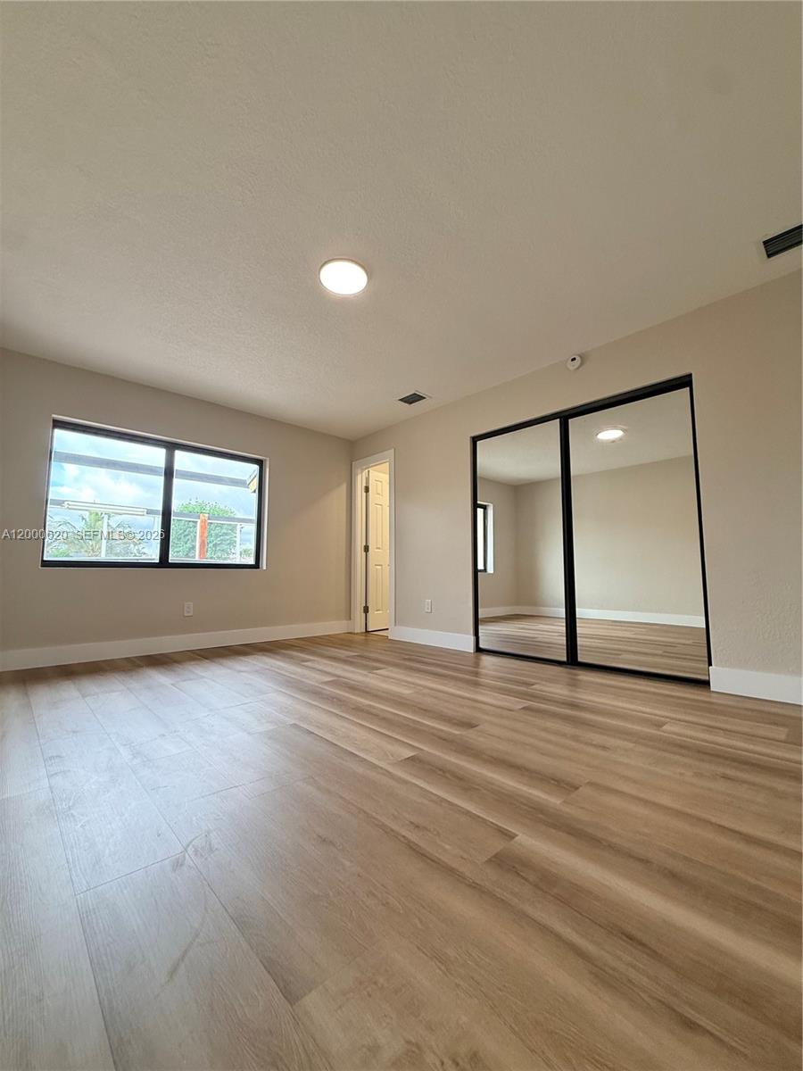 DEVON-AIRE VILLAS SEC 3 - Residential