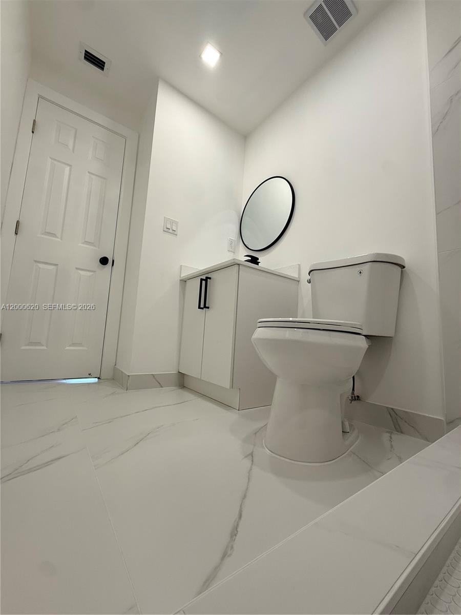 DEVON-AIRE VILLAS SEC 3 - Residential