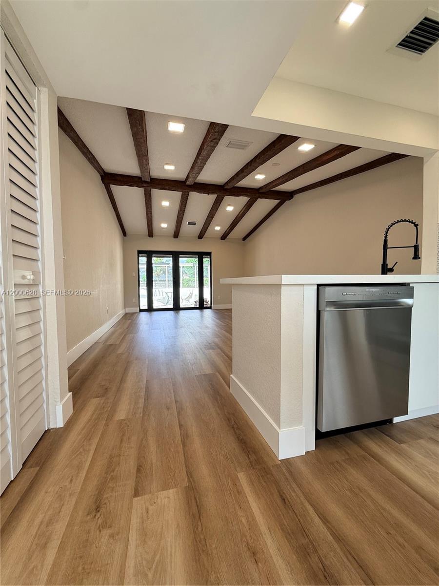 DEVON-AIRE VILLAS SEC 3 - Residential