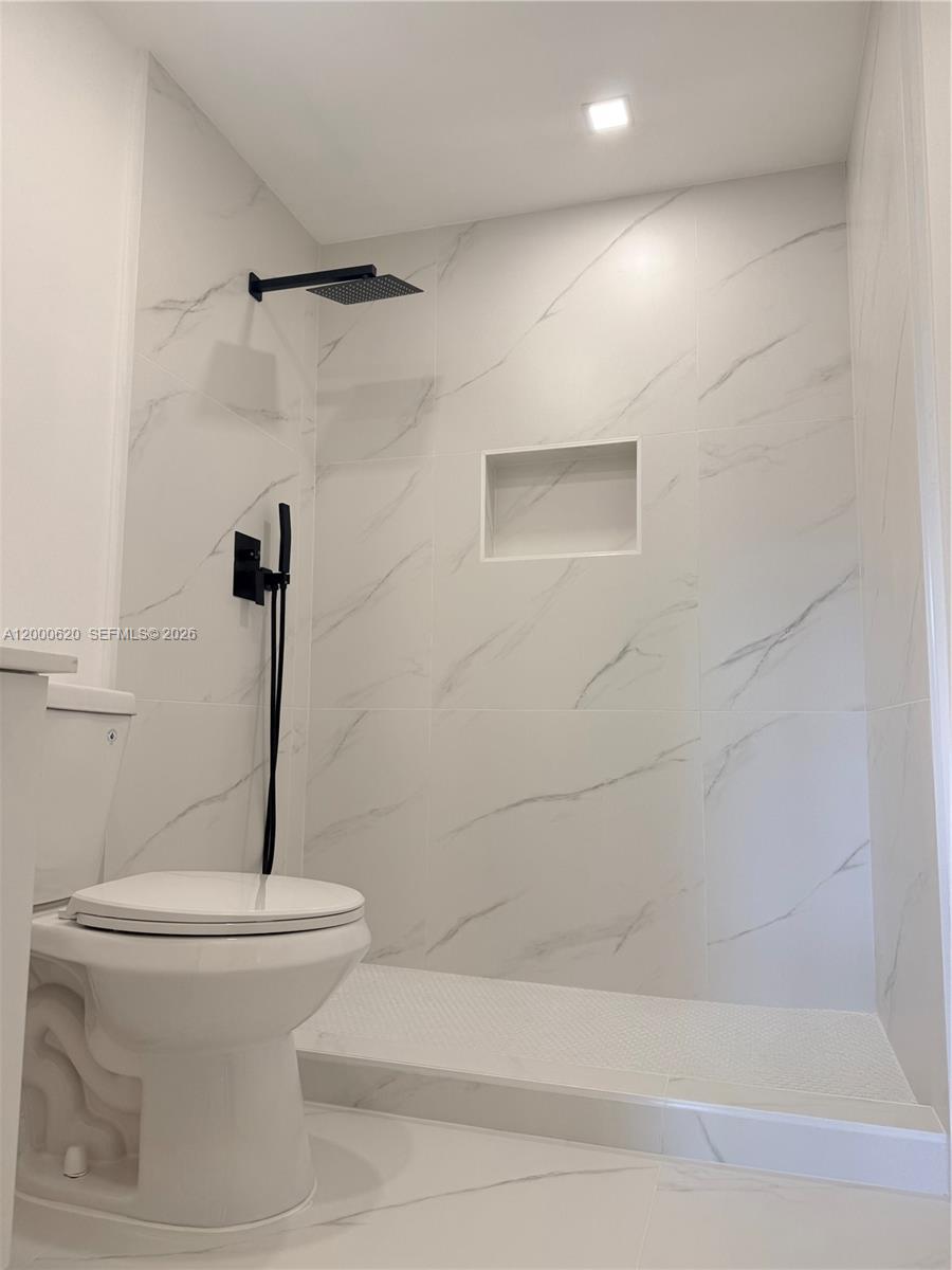 DEVON-AIRE VILLAS SEC 3 - Residential