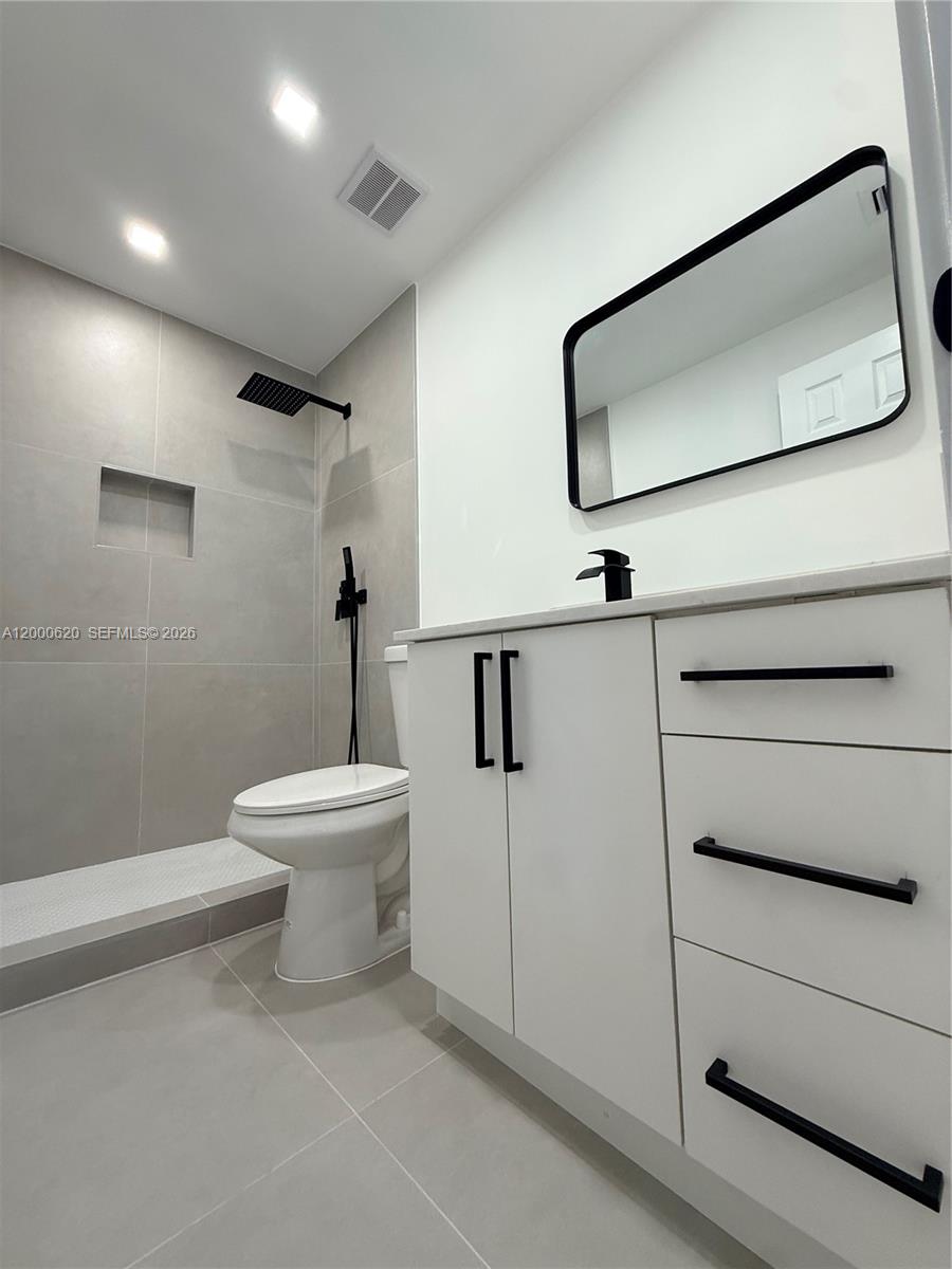 DEVON-AIRE VILLAS SEC 3 - Residential