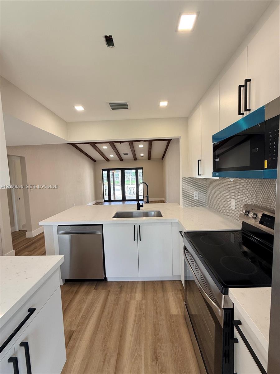 DEVON-AIRE VILLAS SEC 3 - Residential