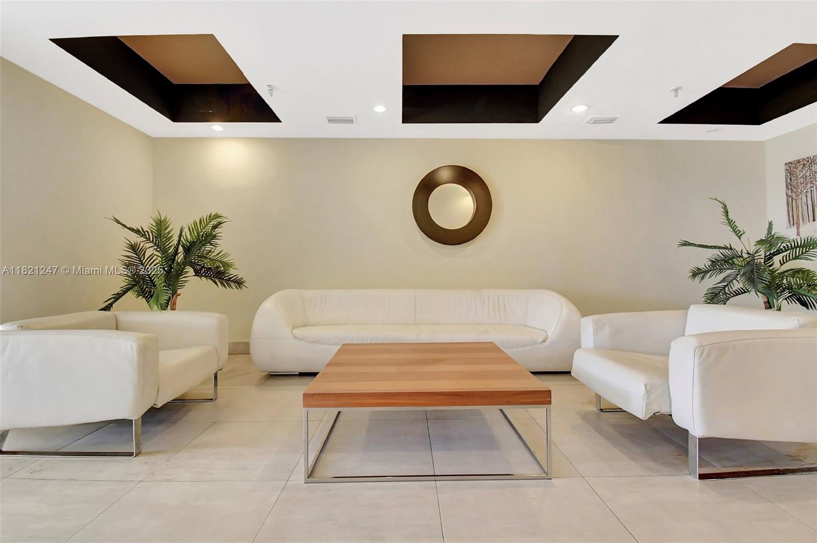 2924 Collins Avenue 501
