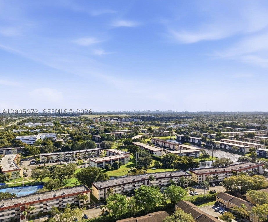 300 S Hollybrook Dr 203