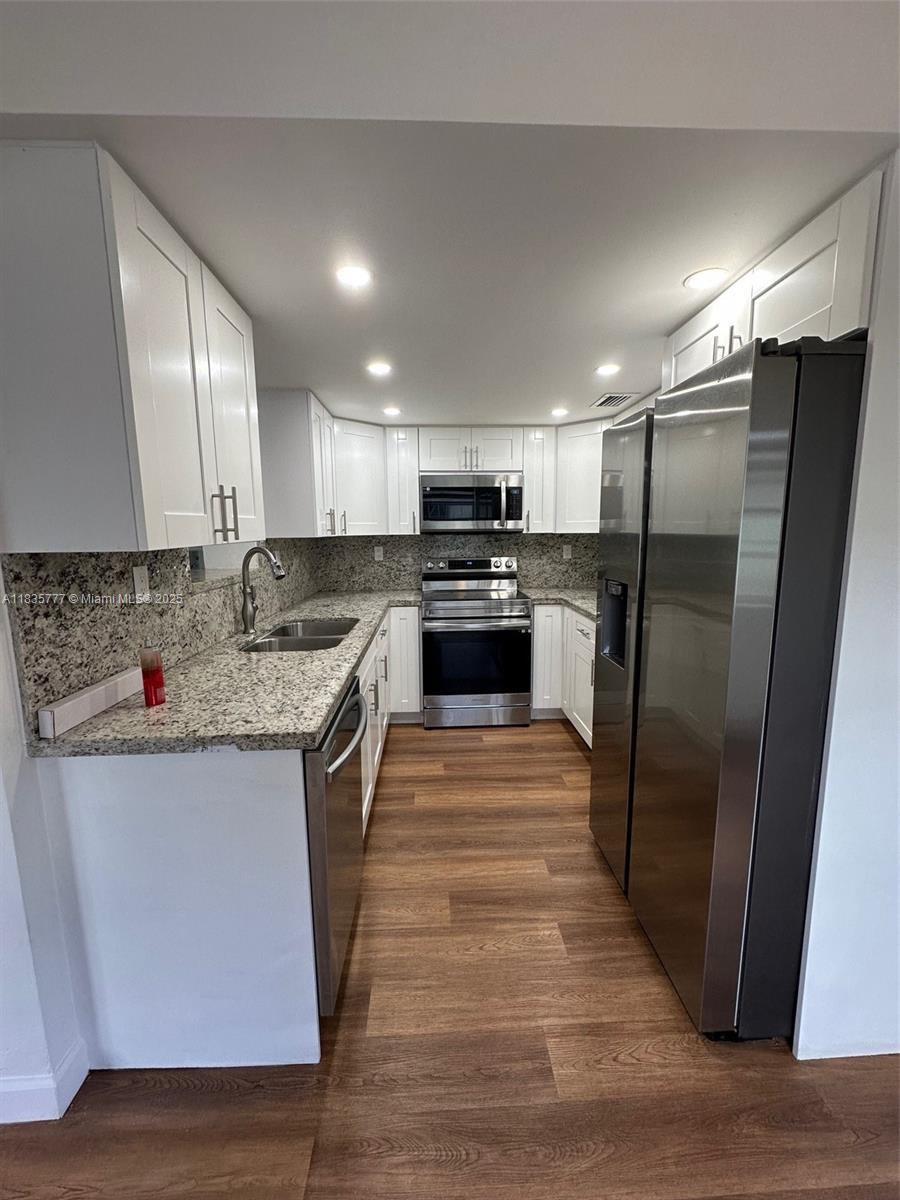 6547 SW 35th St, Miami, FL, 33155/$875,000 3 6547 SW 35th St