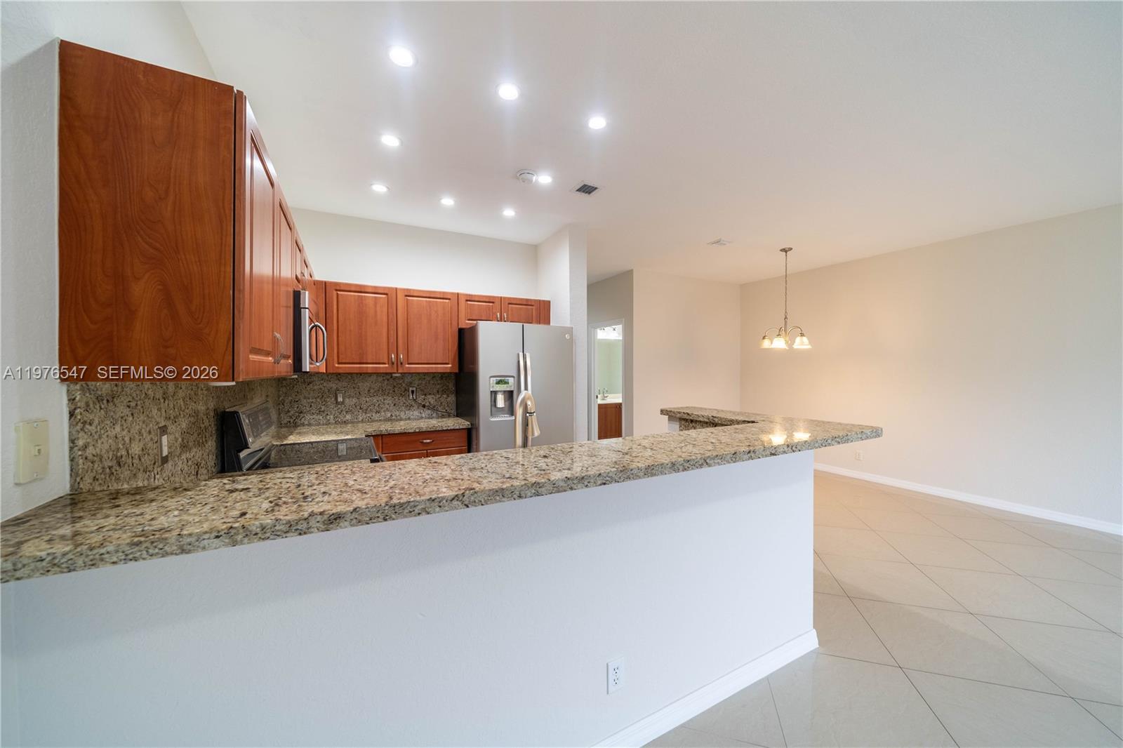 VILLAS AT OAK HAMMOCK - Residential Lease