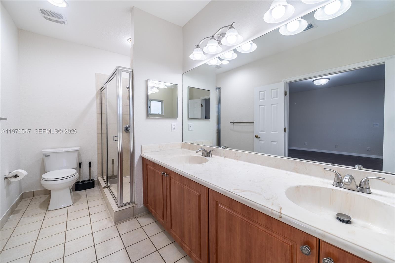 VILLAS AT OAK HAMMOCK - Residential Lease