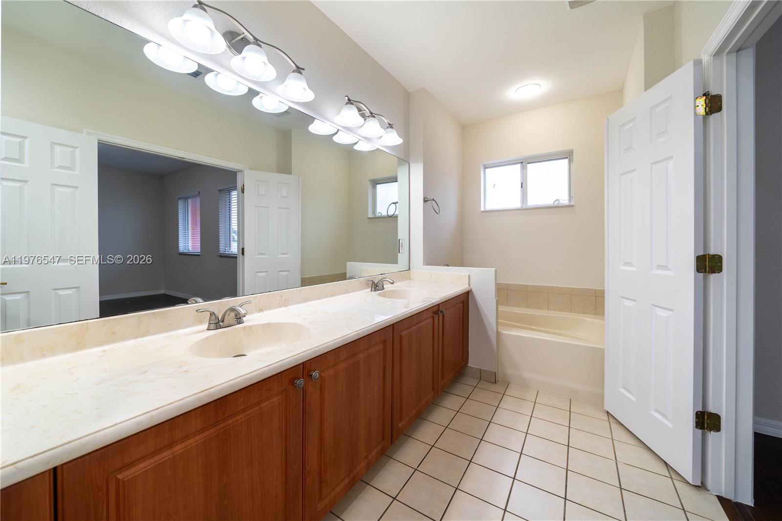 VILLAS AT OAK HAMMOCK - Residential Lease