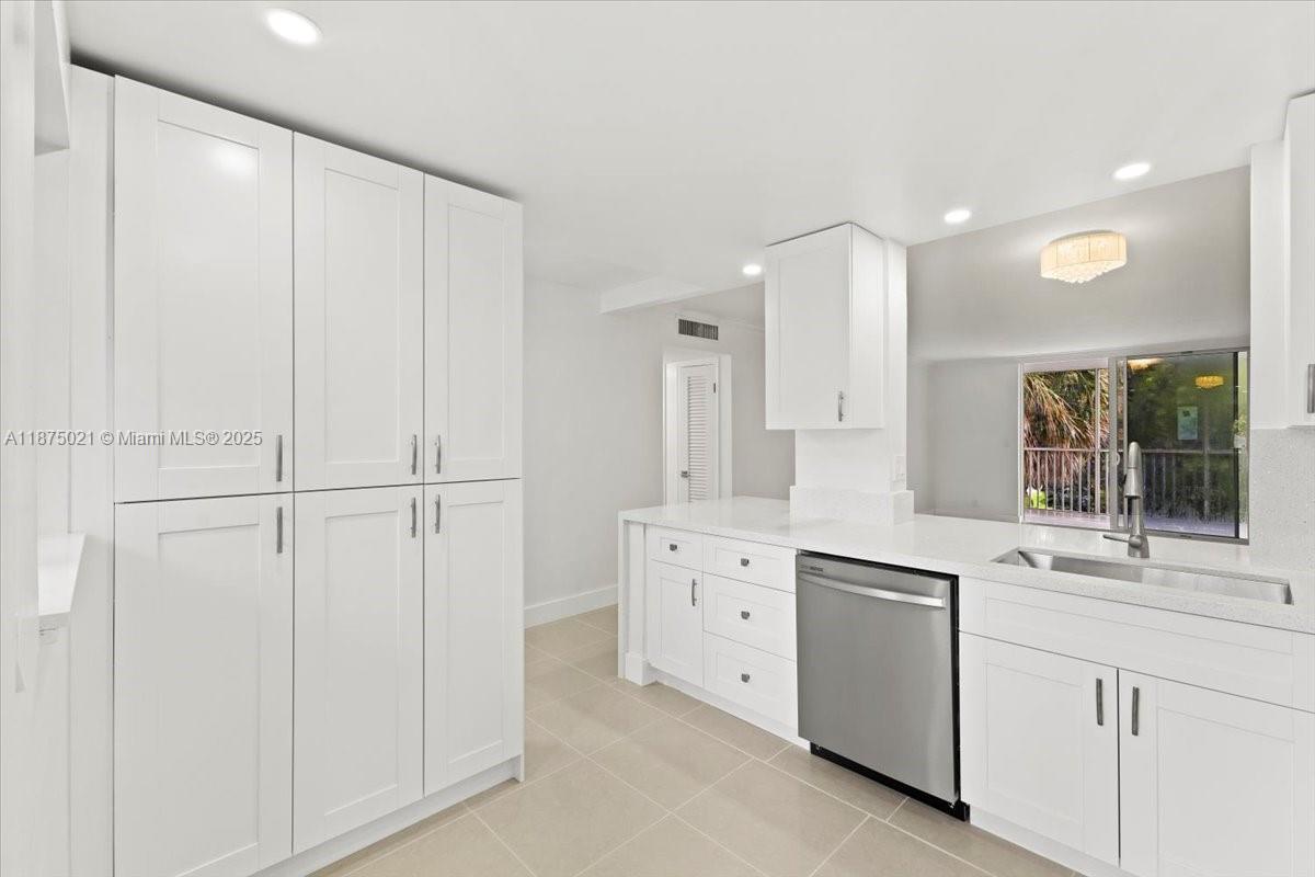 MEADOWBROOK TOWERS CONDO L - Residential
