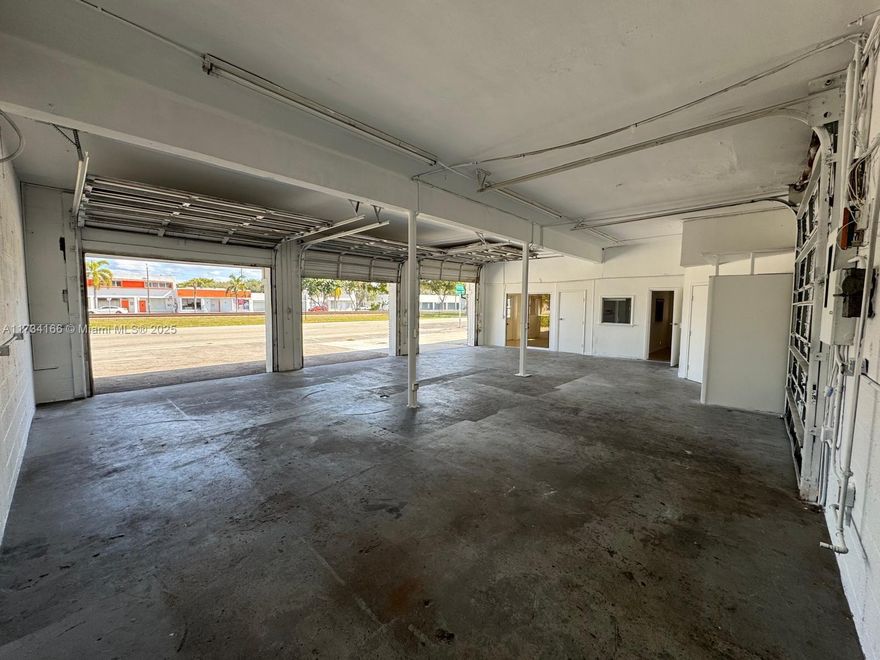 Prime investment opportunity in Hollywood, FL - a 1,737 square foot freestanding building. This property offers potential for a wide variety of retail opportunities, with a zoning classification of DH3.   PROPERTY Highlights Freestanding building totaling approximately 1,737 SF, 3 roll-up bays. 3 office spaces Zoning DH-3 (Dixie Highway High-Intensity Mixed-Use District)
Located within the Downtown CRA District