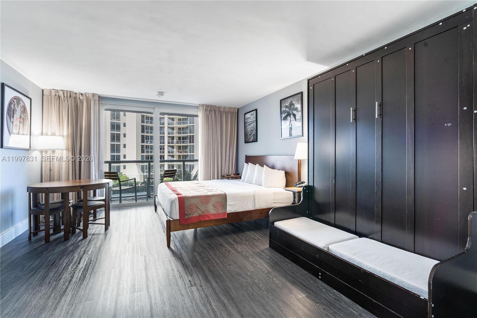 19201 Collins Ave 324