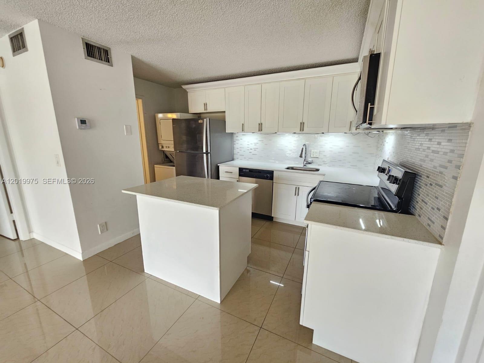 PALM CLUB VILLAGE II COND - Residential