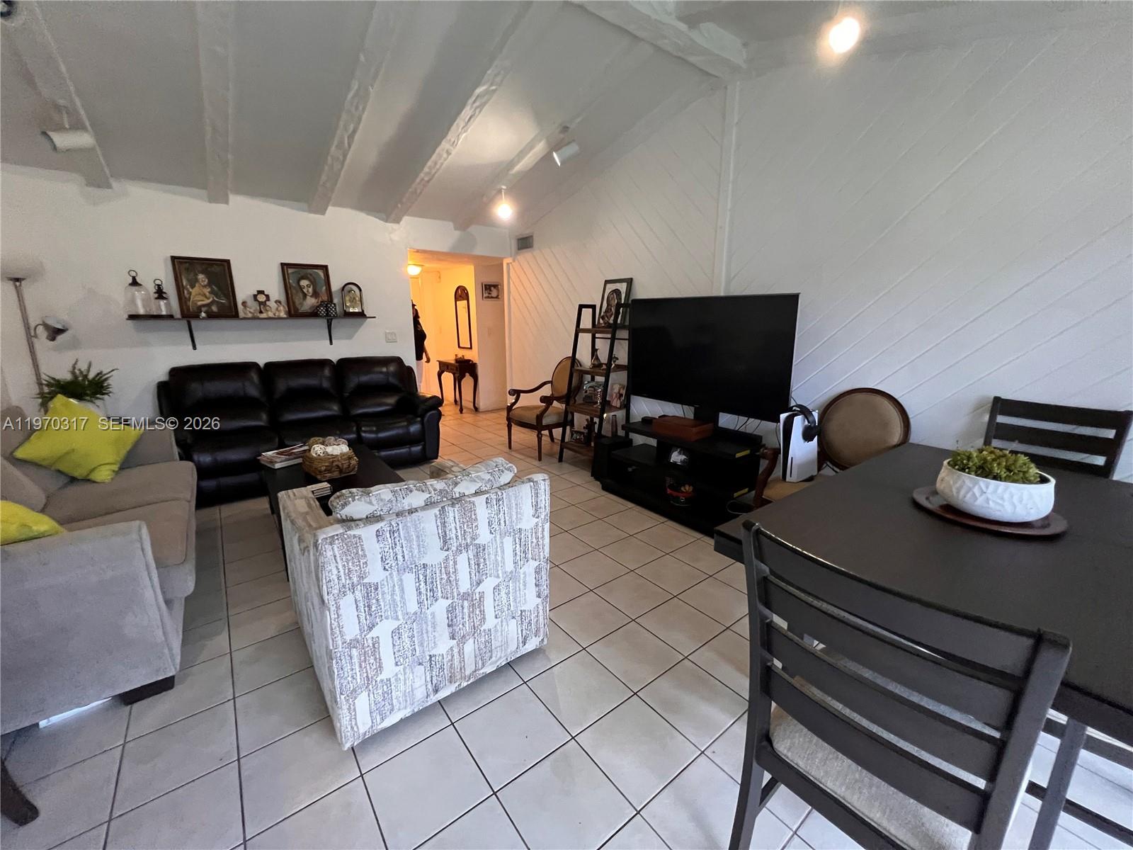 DEVON-AIRE VILLAS SEC 4 - Residential