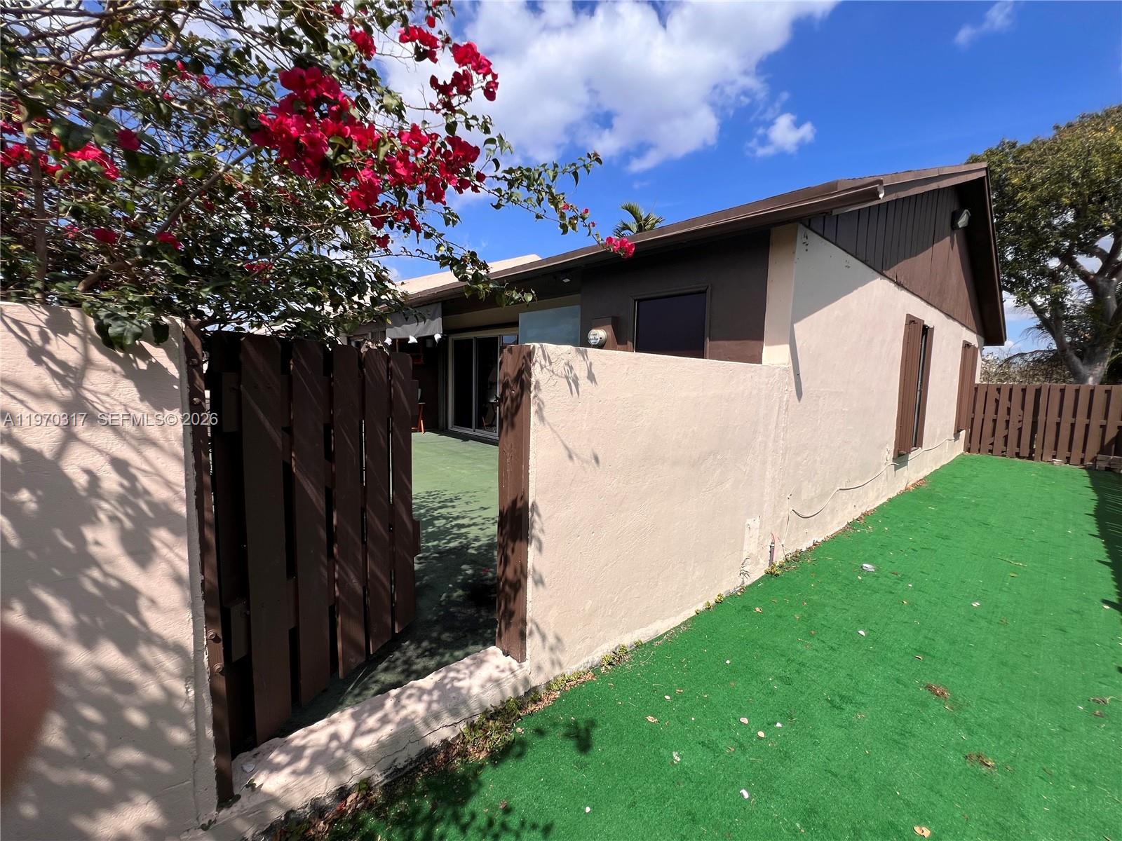 DEVON-AIRE VILLAS SEC 4 - Residential