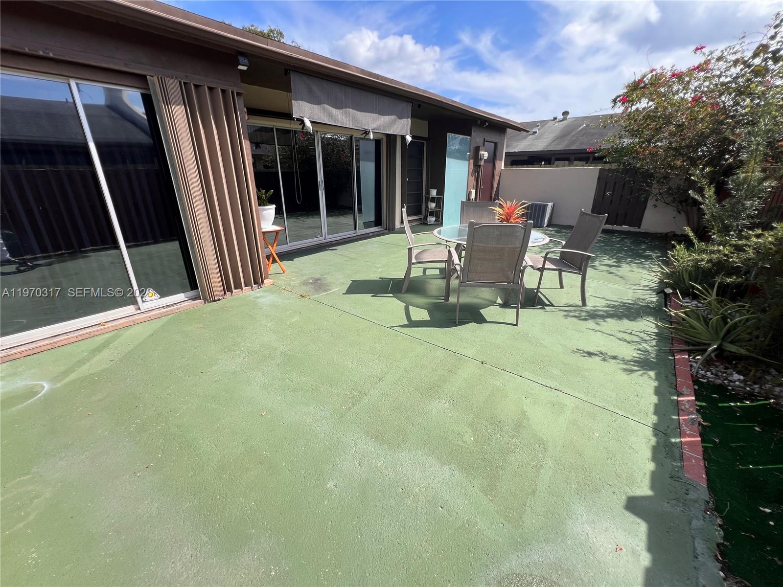 DEVON-AIRE VILLAS SEC 4 - Residential