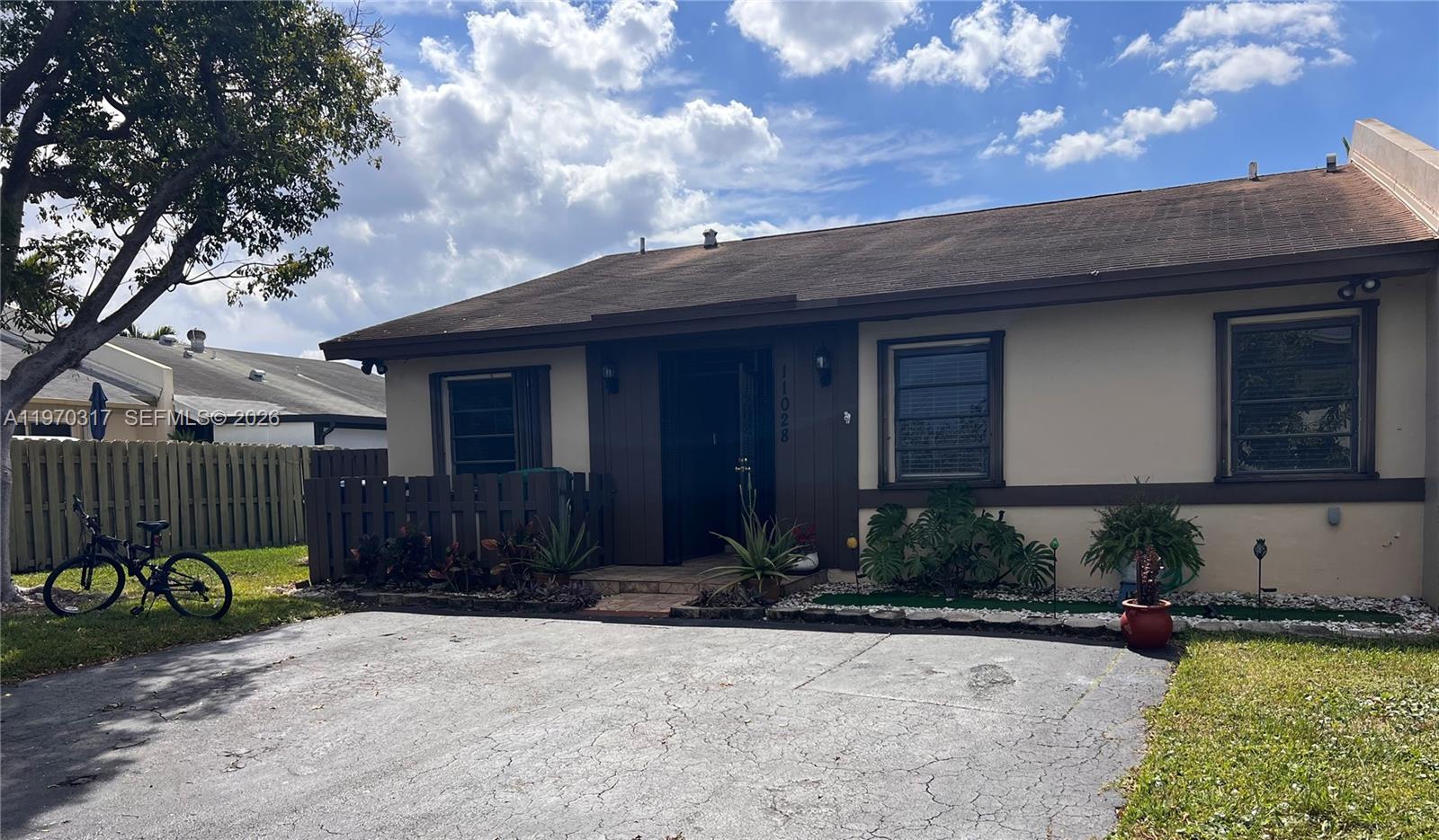 DEVON-AIRE VILLAS SEC 4 - Residential