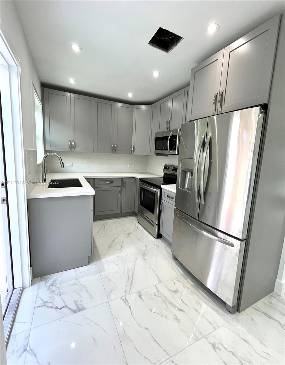 OVERBROOK SHORES NO 3 - Residential Lease