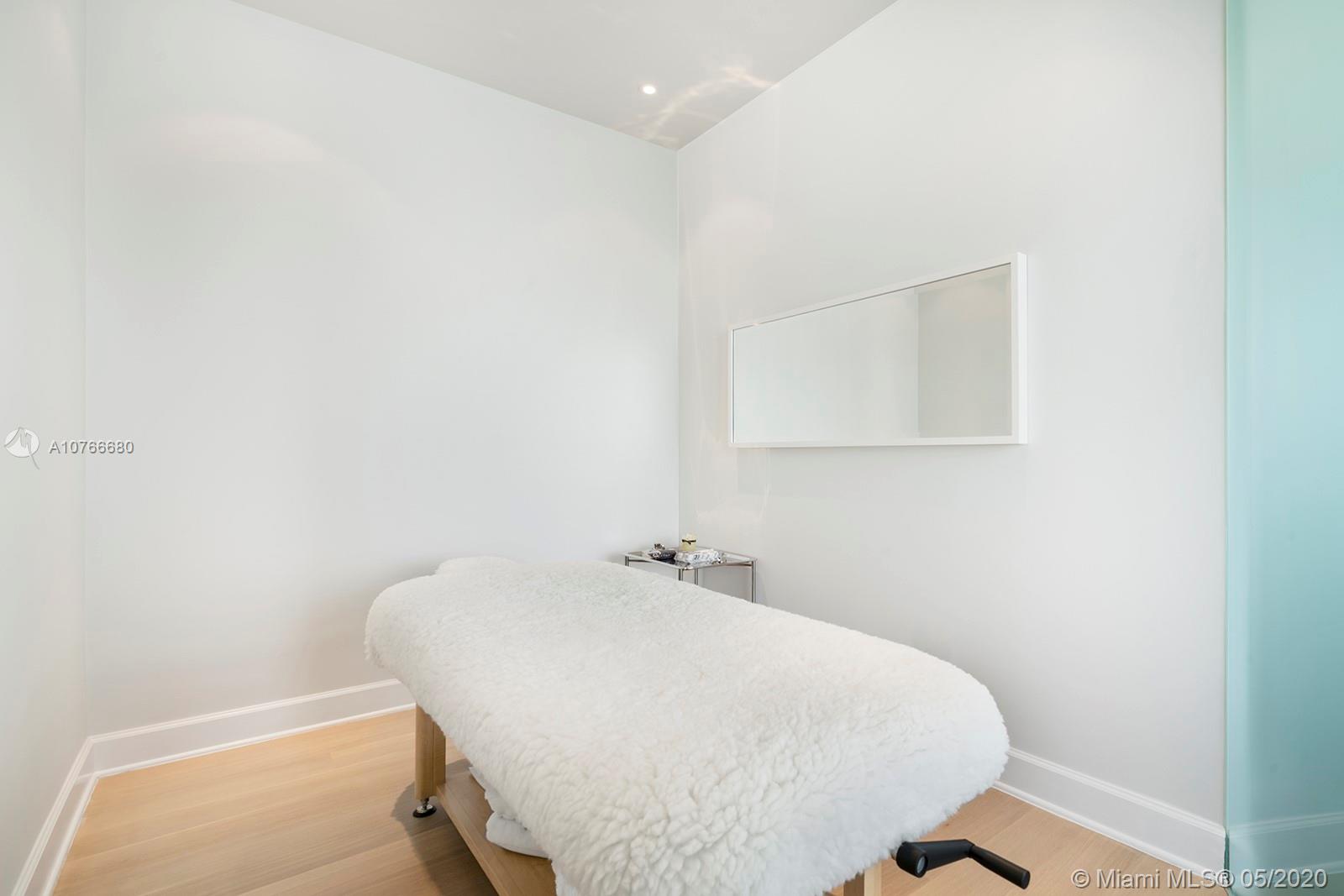 SUNSET ISLANDS-ISLAND NO - Residential