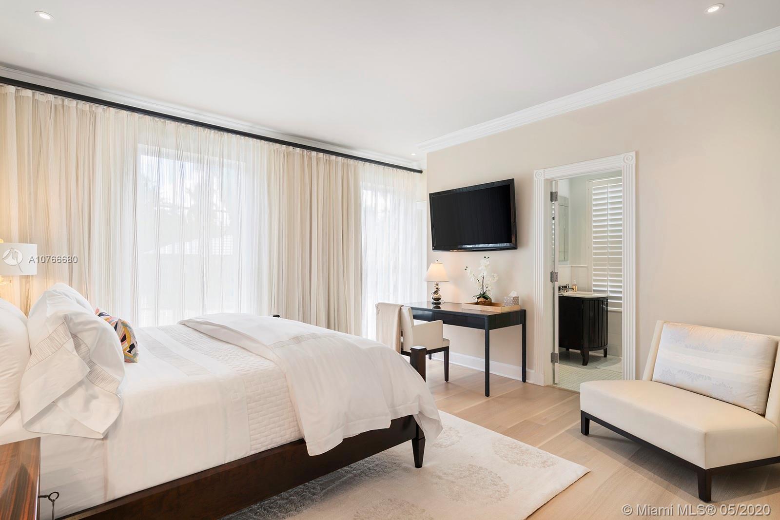 SUNSET ISLANDS-ISLAND NO - Residential