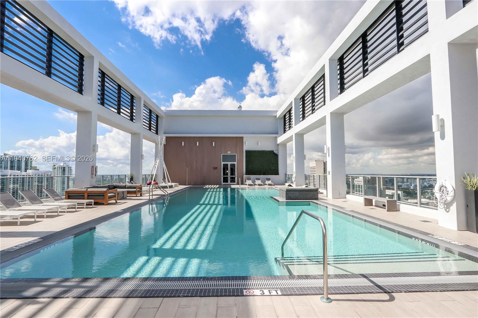 CENTRO CONDO - Residential Lease