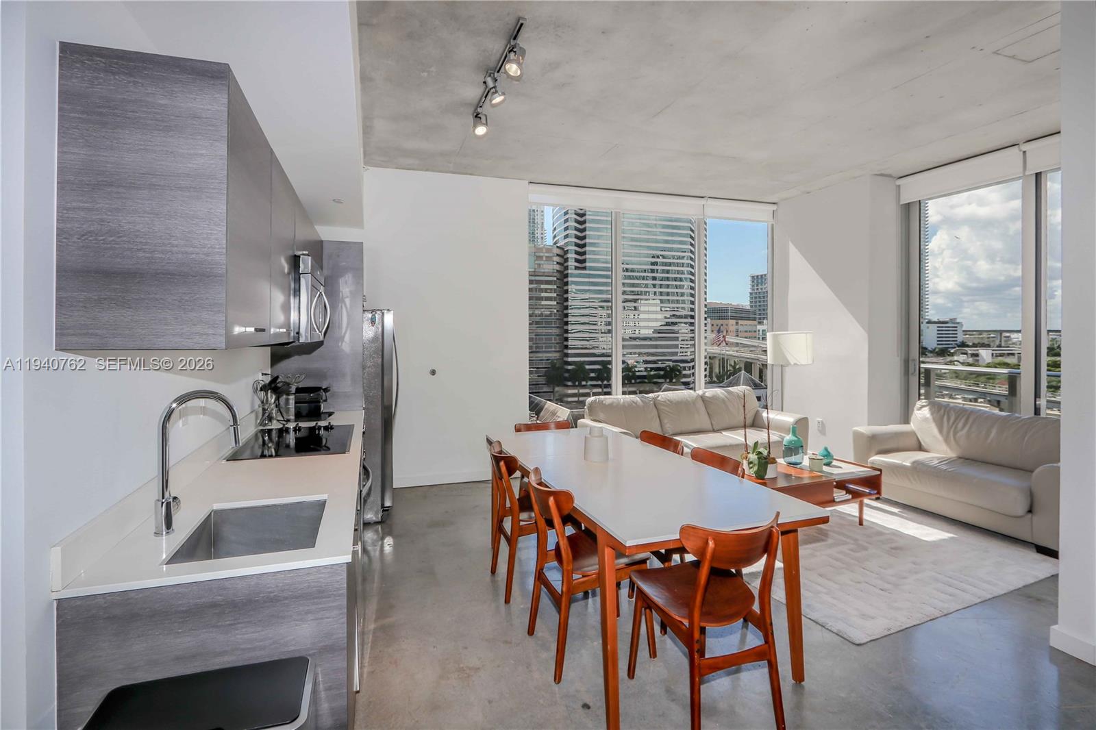 CENTRO CONDO - Residential Lease