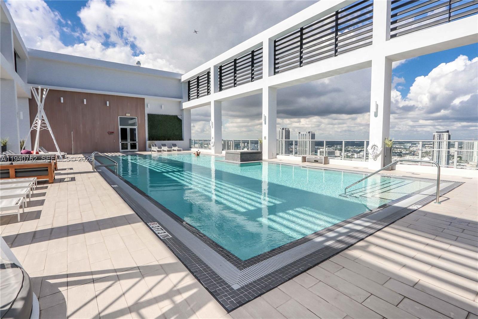 CENTRO CONDO - Residential Lease