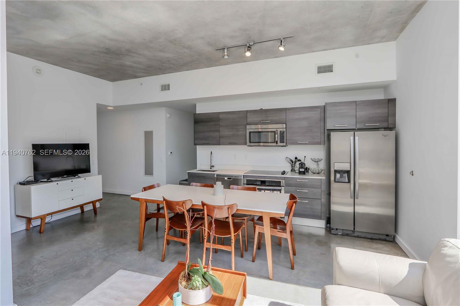 CENTRO CONDO - Residential Lease