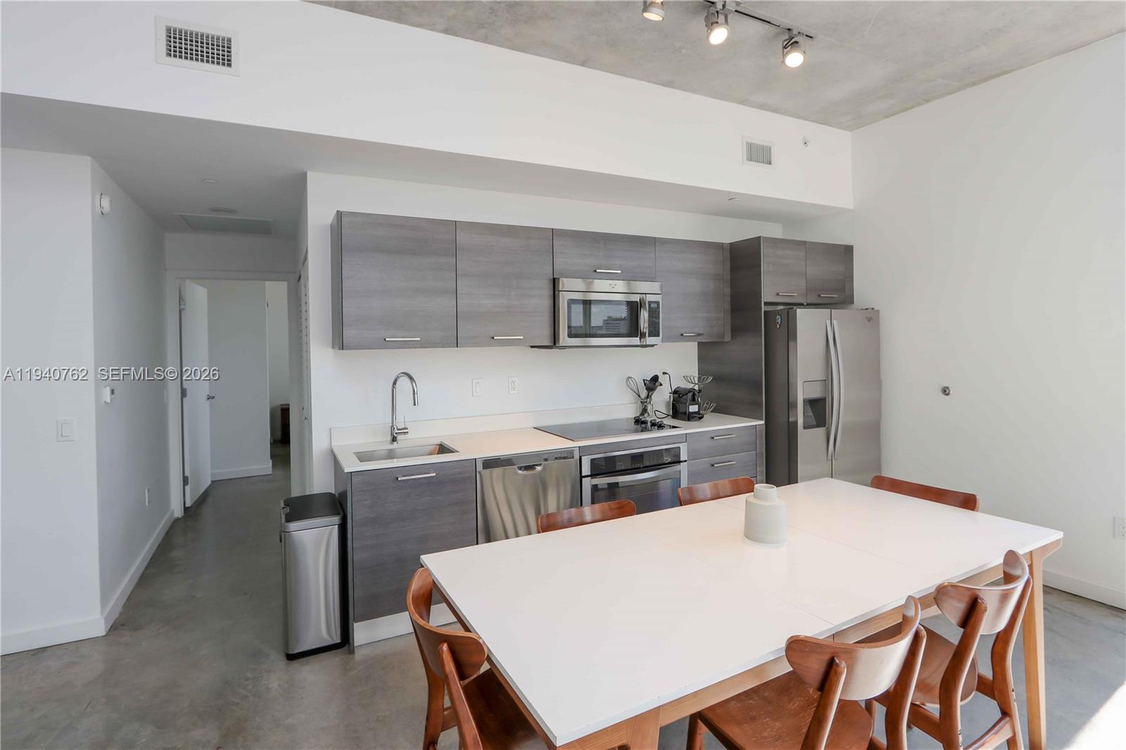 CENTRO CONDO - Residential Lease